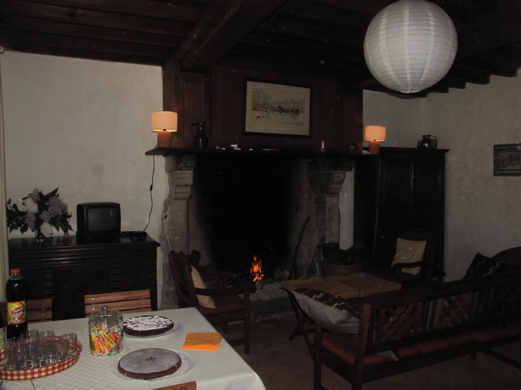 Gite De La Ferme De La Cour Crasville  Exterior foto